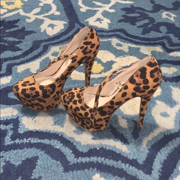 High Platform Cheetah print heel! - Picture 3 of 3